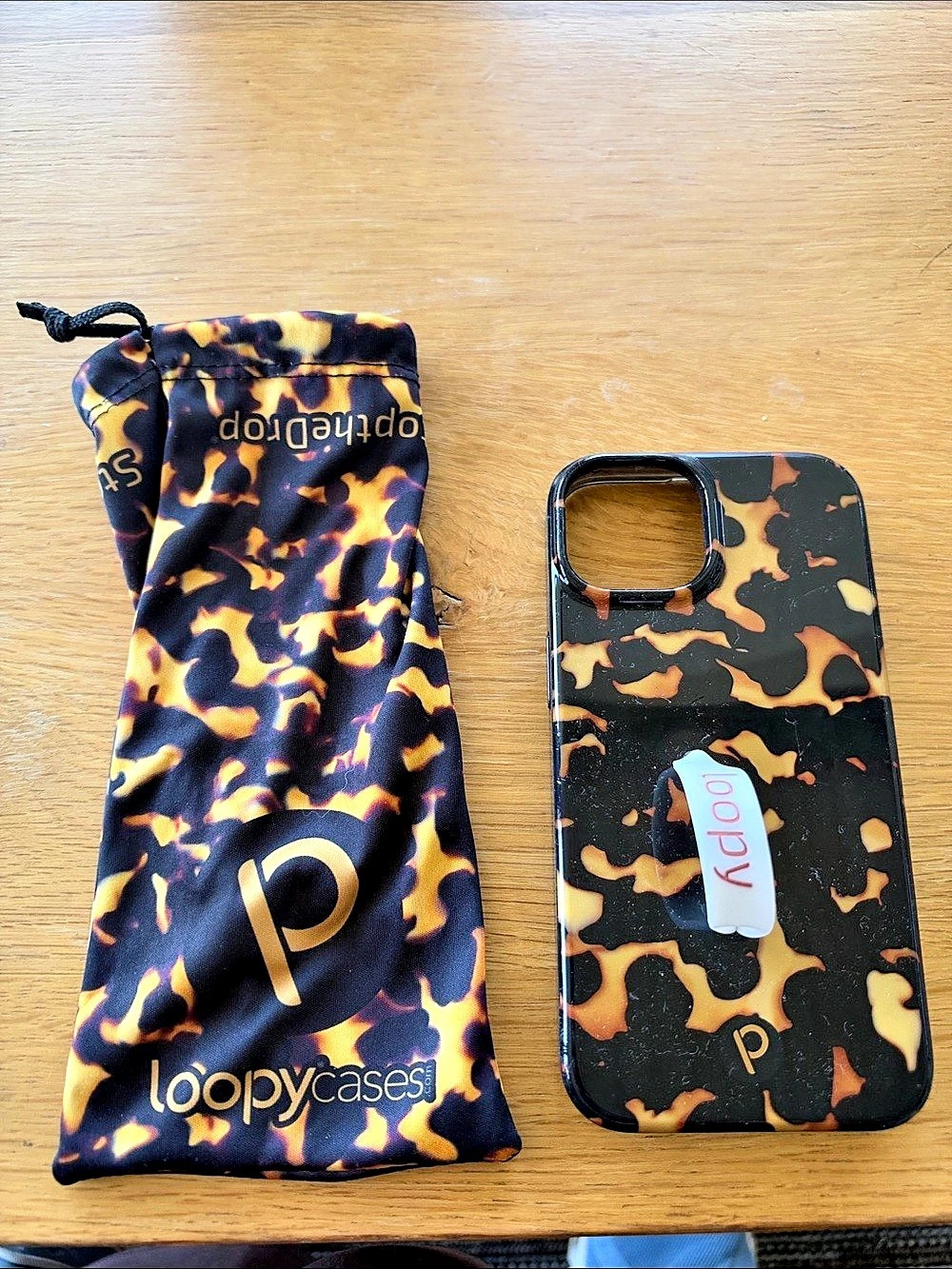 Loopy Leopard Print iPhone 15 Case with Pouch Like New